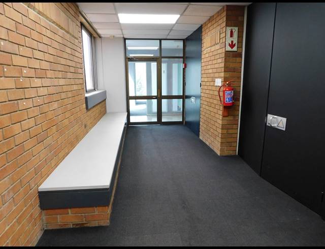 984M² OFFICE TO LET IN FERNDALE